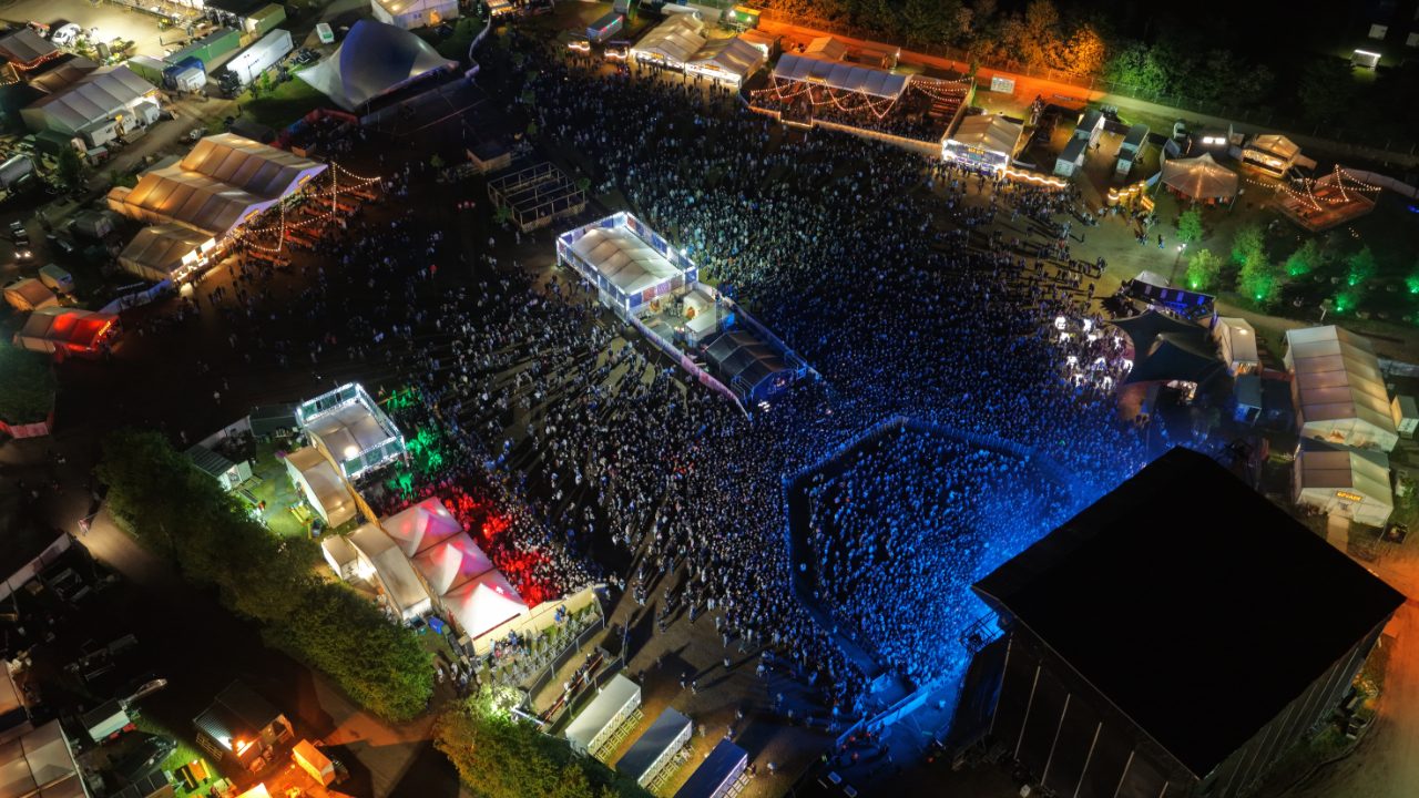 Luftbillede af hovedscene til koncert